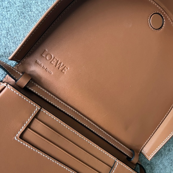 Authentic LOEWE Cross Body leather HEEL pouch/bag - Picture 5 of 7